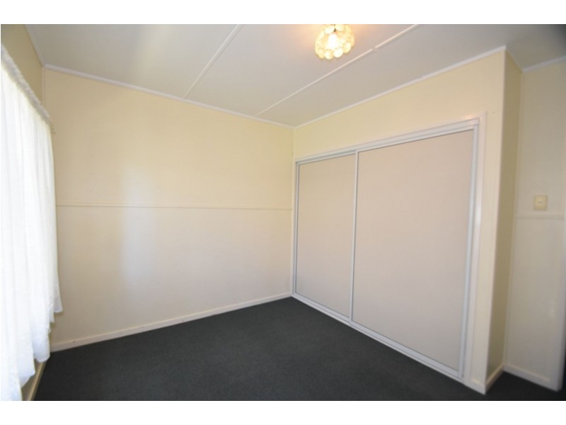 22 Esther Street, Mount Lofty QLD 4350