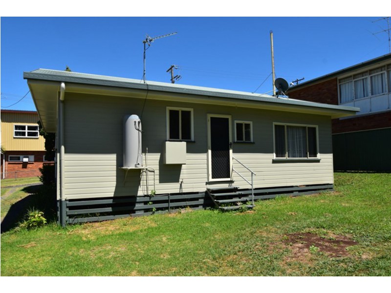 22 Esther Street, Mount Lofty QLD 4350