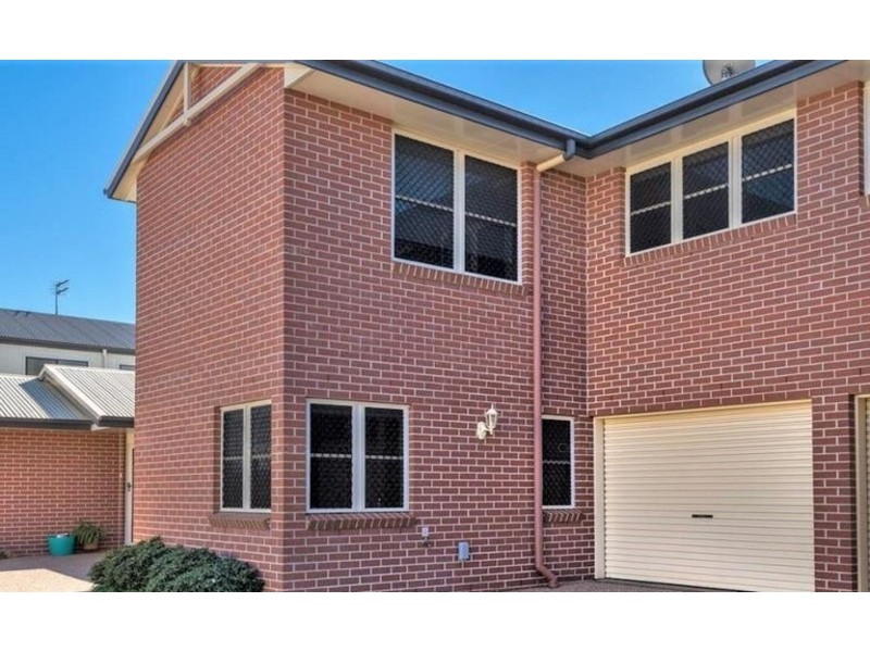 2/353 Greenwattle Street, Wilsonton QLD 4350