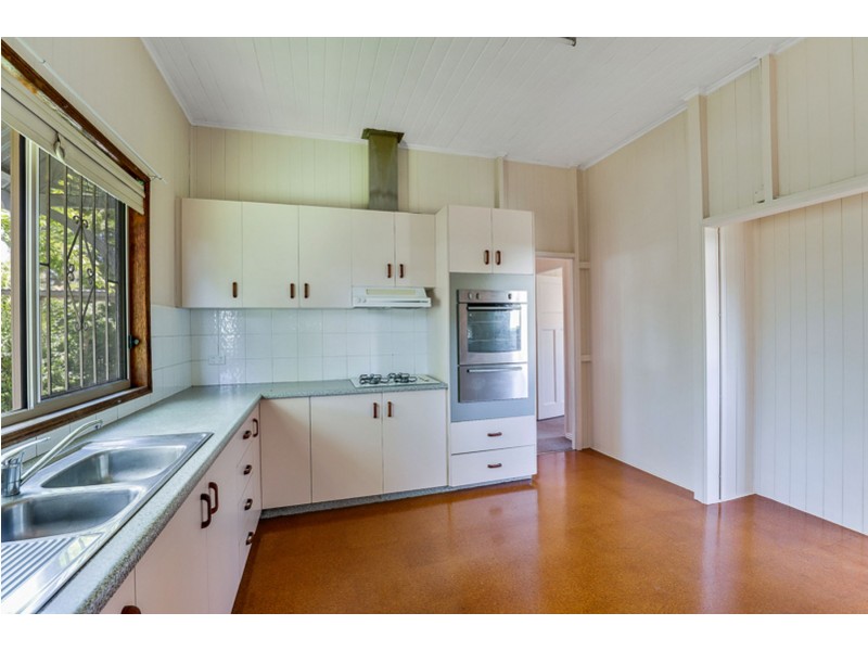 1 Llewellyn Street, Centenary Heights QLD 4350