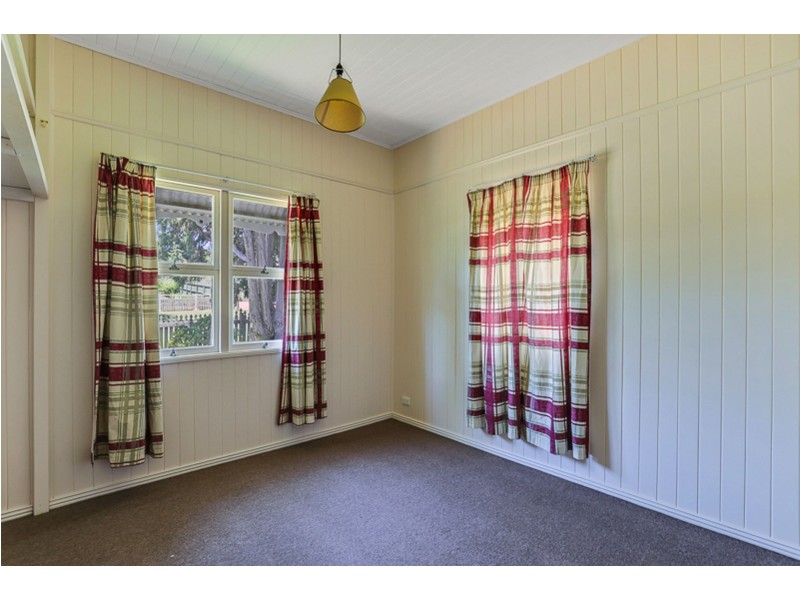 1 Llewellyn Street, Centenary Heights QLD 4350