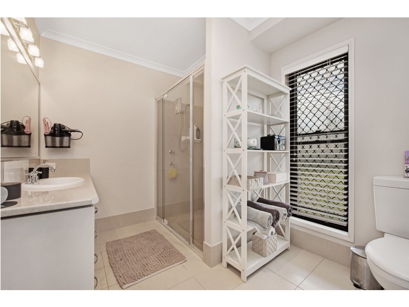 24 Wellington Street, Wyreema QLD 4352