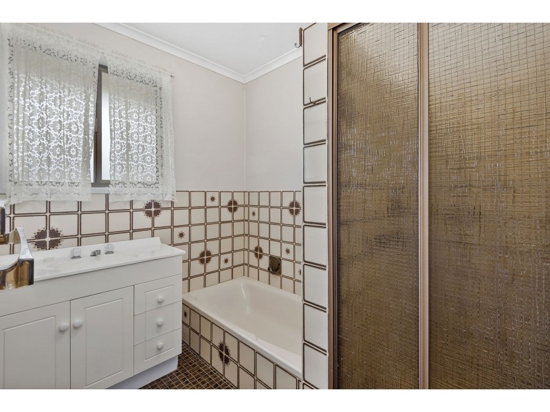 42 Jennifer Crescent, Darling Heights QLD 4350