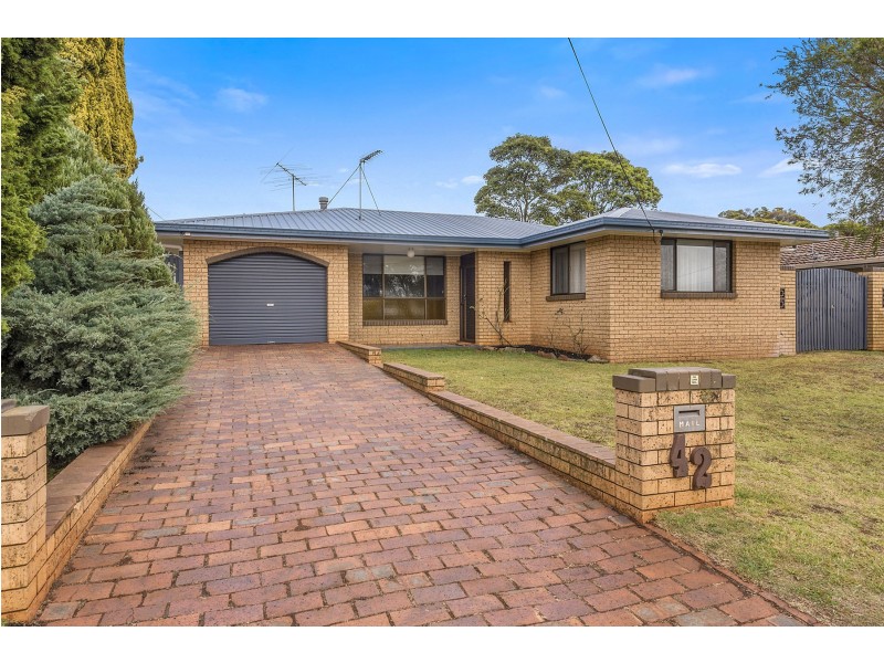42 Jennifer Crescent, Darling Heights QLD 4350