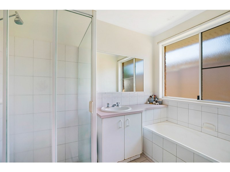 7 Blueberry Ash Court, Glenvale QLD 4350