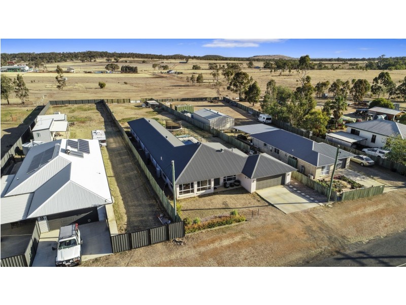 10 Harth Street, Goombungee QLD 4354