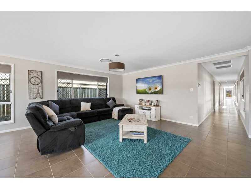 10 Harth Street, Goombungee QLD 4354