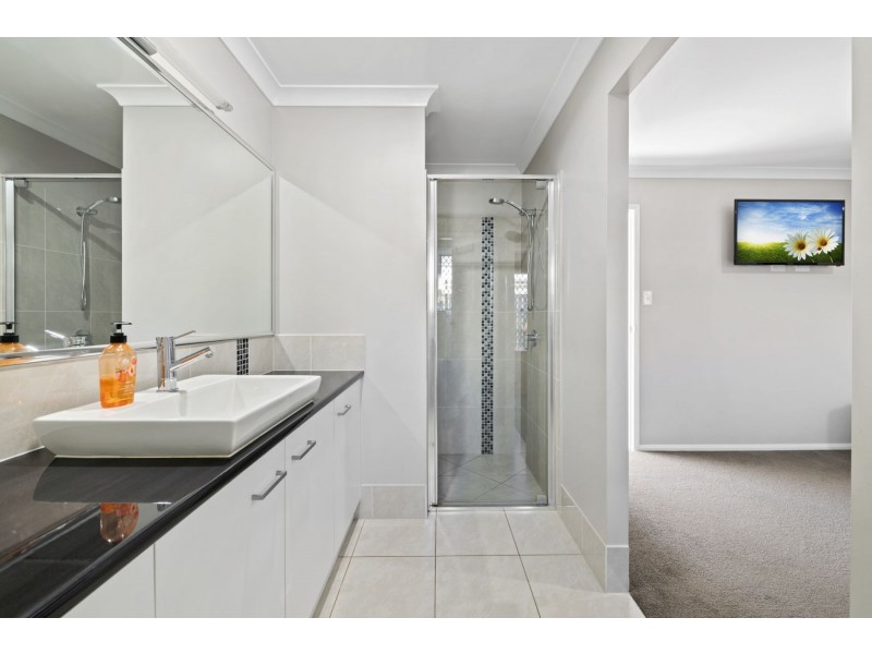 10 Harth Street, Goombungee QLD 4354