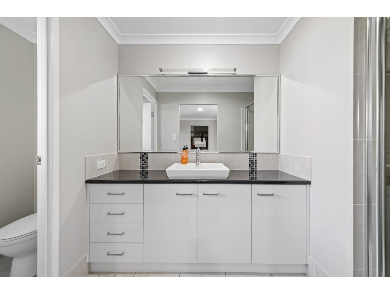 10 Harth Street, Goombungee QLD 4354
