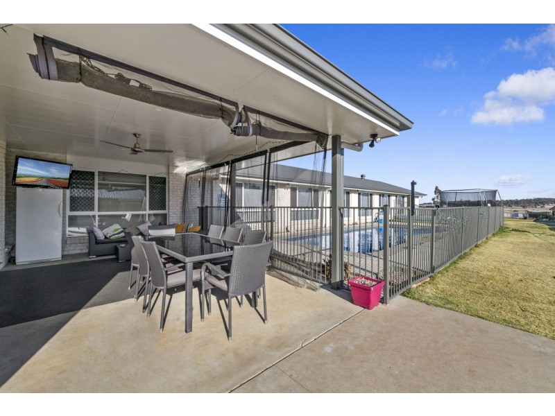 10 Harth Street, Goombungee QLD 4354