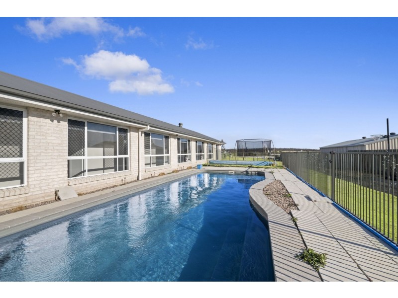 10 Harth Street, Goombungee QLD 4354