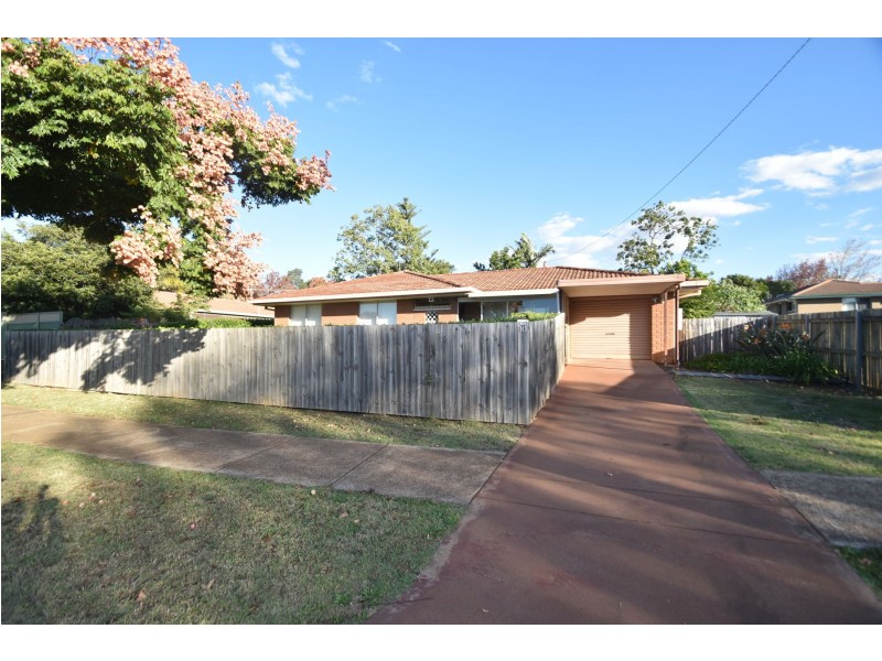 10 Wine Drive, Wilsonton Heights QLD 4350