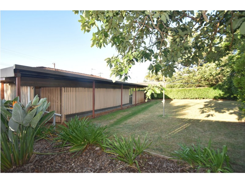 10 Wine Drive, Wilsonton Heights QLD 4350