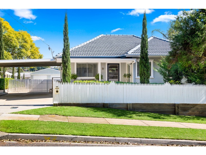 1A Gladstone Street, Newtown QLD 4350