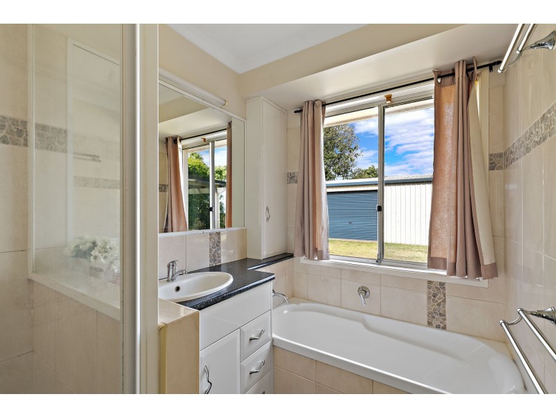 18 Blue Gum Drive, Newtown QLD 4350