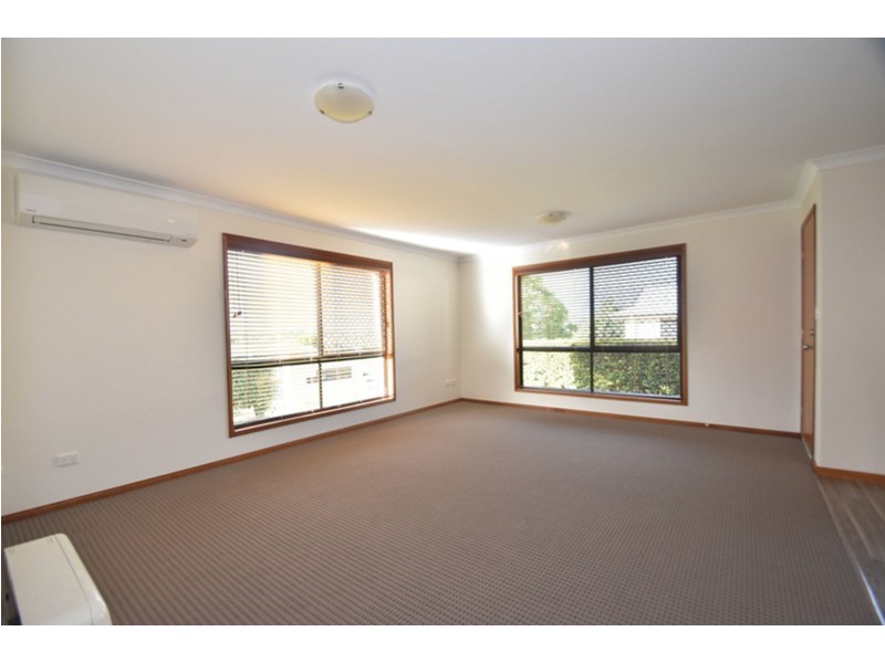 5/2 Garde Street, Centenary Heights QLD 4350