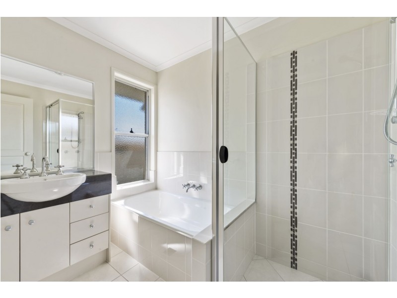 62 Belclaire Drive, Westbrook QLD 4350