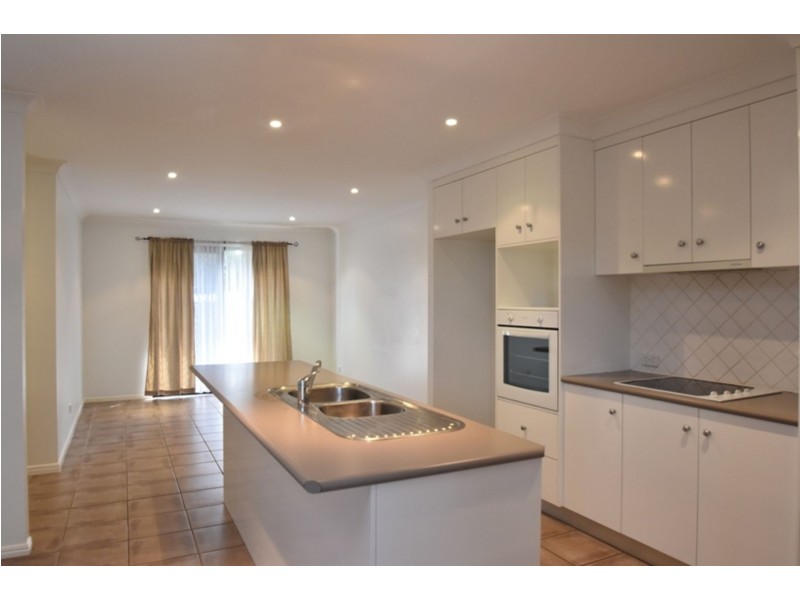2/12 Watts Street, Drayton QLD 4350