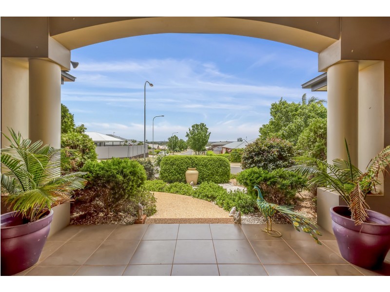 8 Howard Street, Middle Ridge QLD 4350