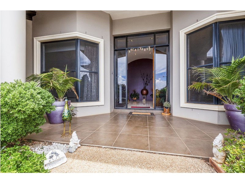 8 Howard Street, Middle Ridge QLD 4350