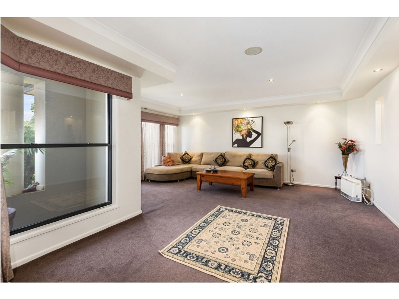 8 Howard Street, Middle Ridge QLD 4350