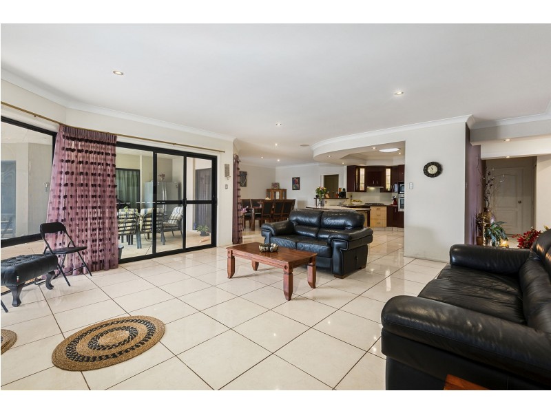 8 Howard Street, Middle Ridge QLD 4350