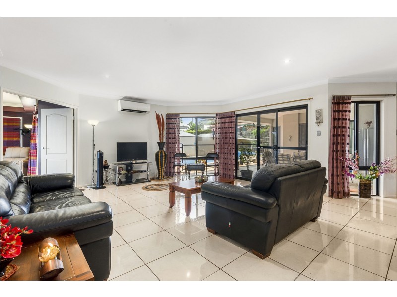 8 Howard Street, Middle Ridge QLD 4350