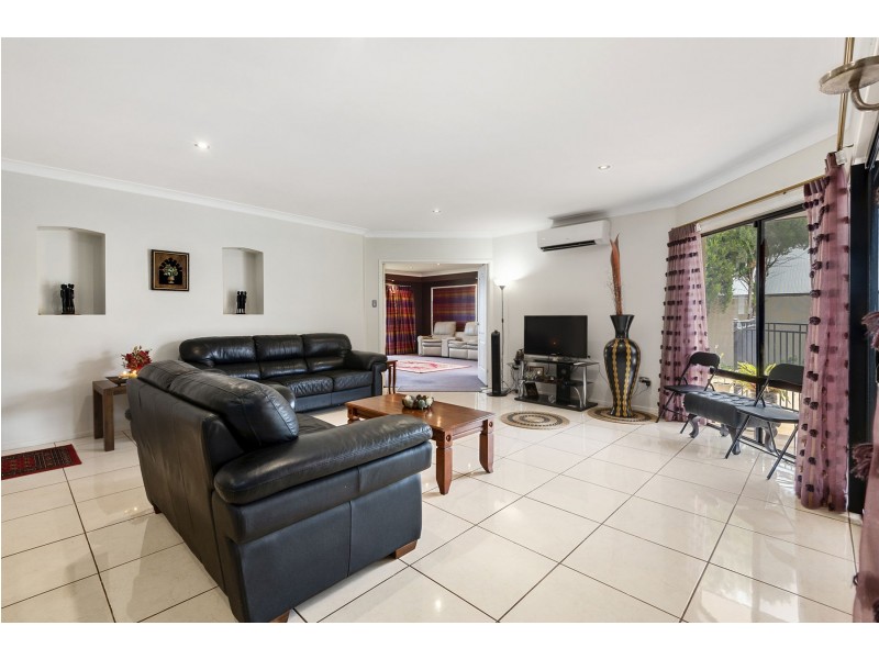 8 Howard Street, Middle Ridge QLD 4350