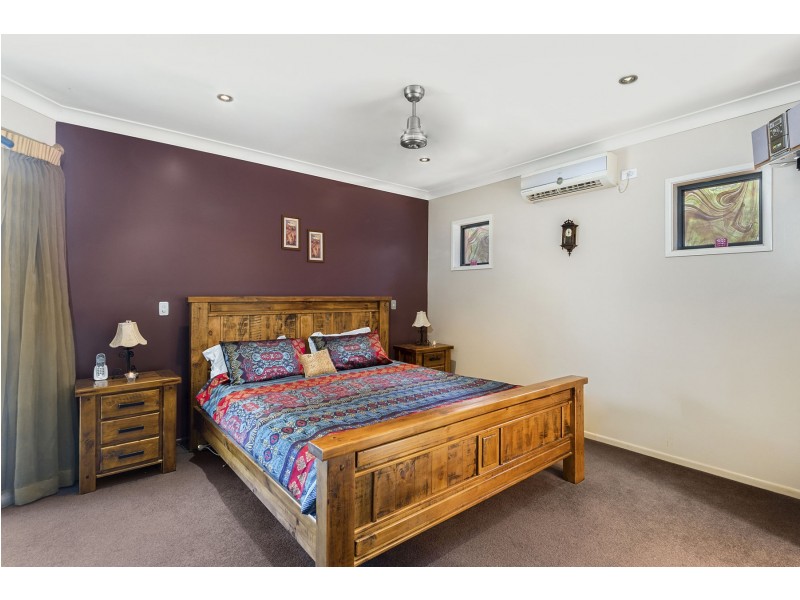 8 Howard Street, Middle Ridge QLD 4350