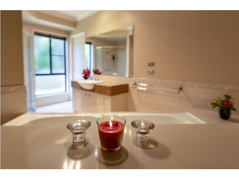 8 Howard Street, Middle Ridge QLD 4350