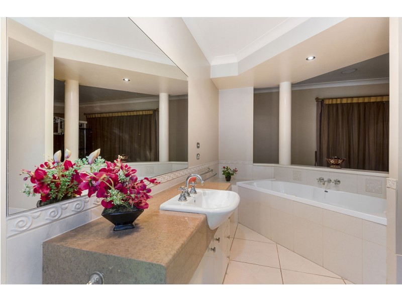 8 Howard Street, Middle Ridge QLD 4350