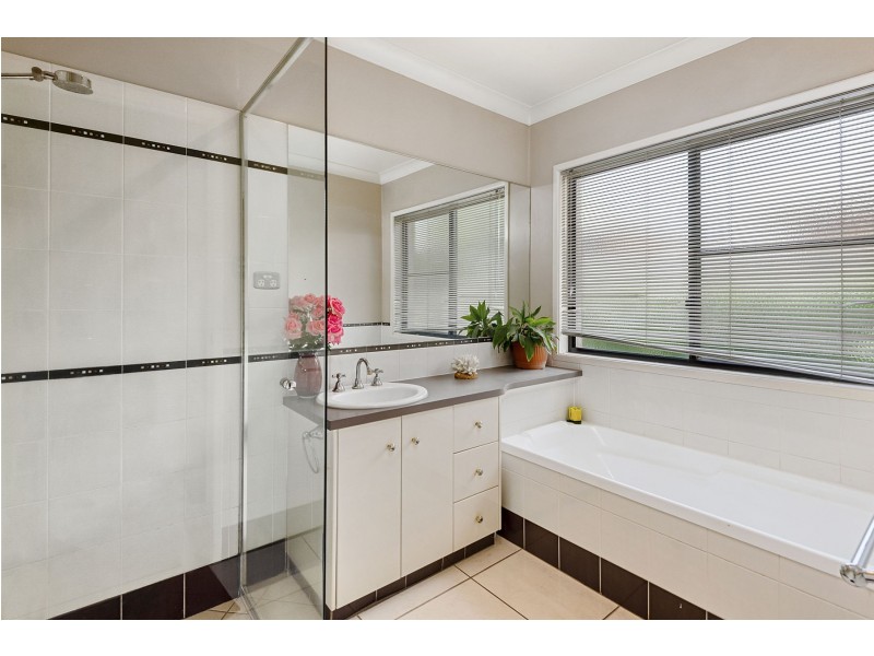 8 Howard Street, Middle Ridge QLD 4350