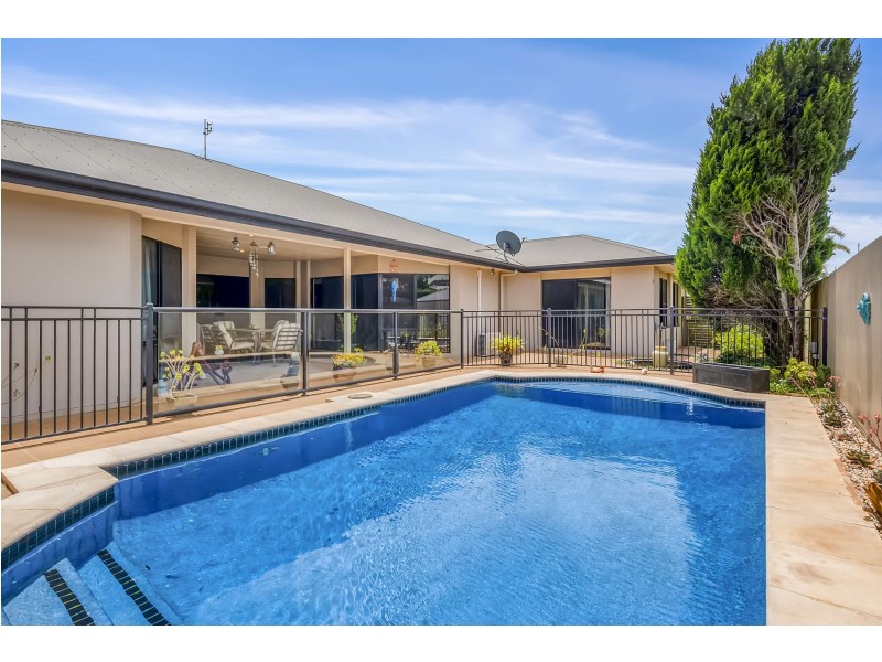 8 Howard Street, Middle Ridge QLD 4350