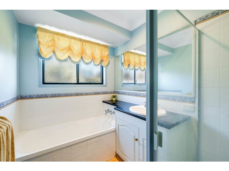 16 Paddington Court, Middle Ridge QLD 4350