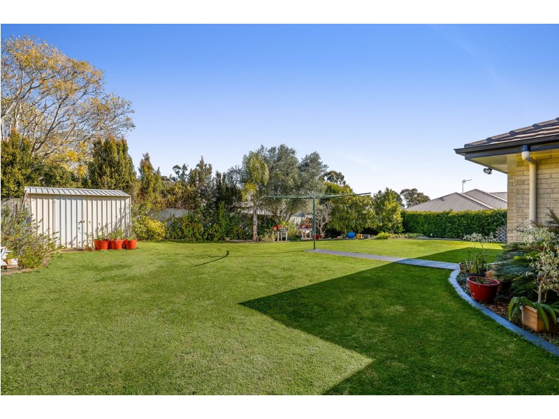 16 Paddington Court, Middle Ridge QLD 4350