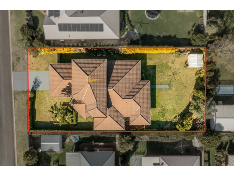 16 Paddington Court, Middle Ridge QLD 4350