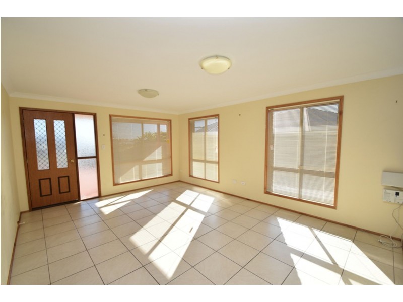 1/26 Sambar Court, Kearneys Spring QLD 4350