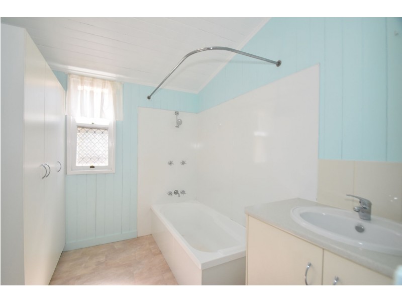 16 Ethel Street, Newtown QLD 4350
