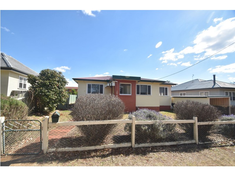 37 Gladstone Street, Newtown QLD 4350
