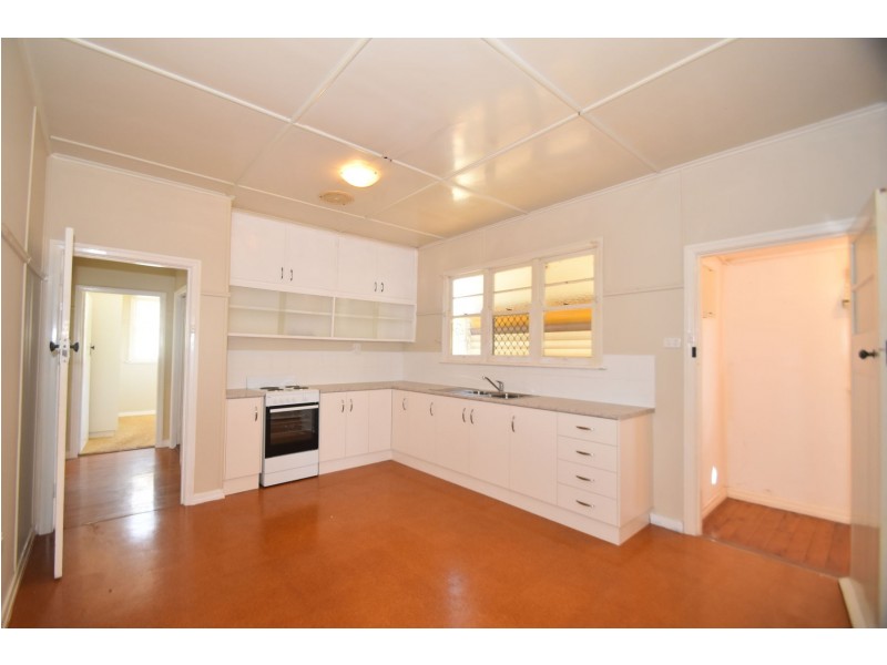 37 Gladstone Street, Newtown QLD 4350