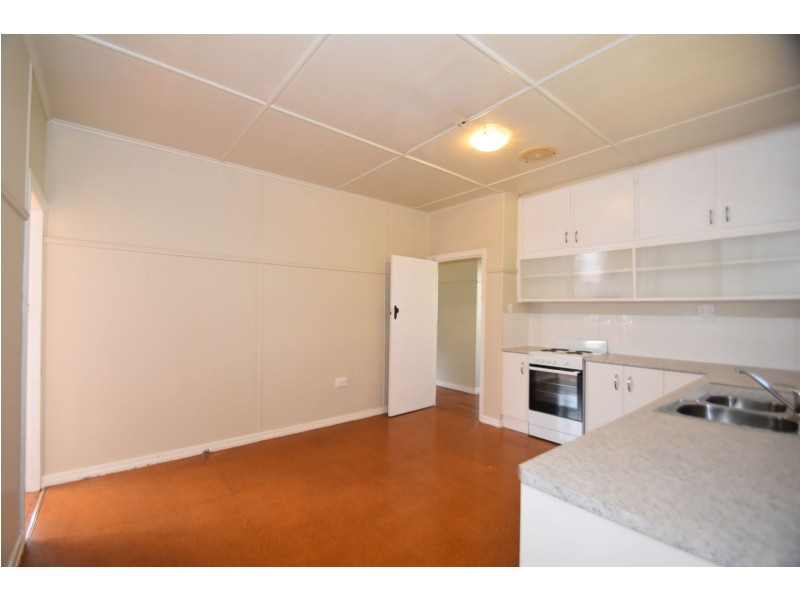 37 Gladstone Street, Newtown QLD 4350