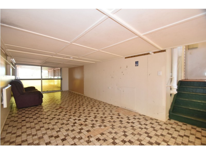 37 Gladstone Street, Newtown QLD 4350