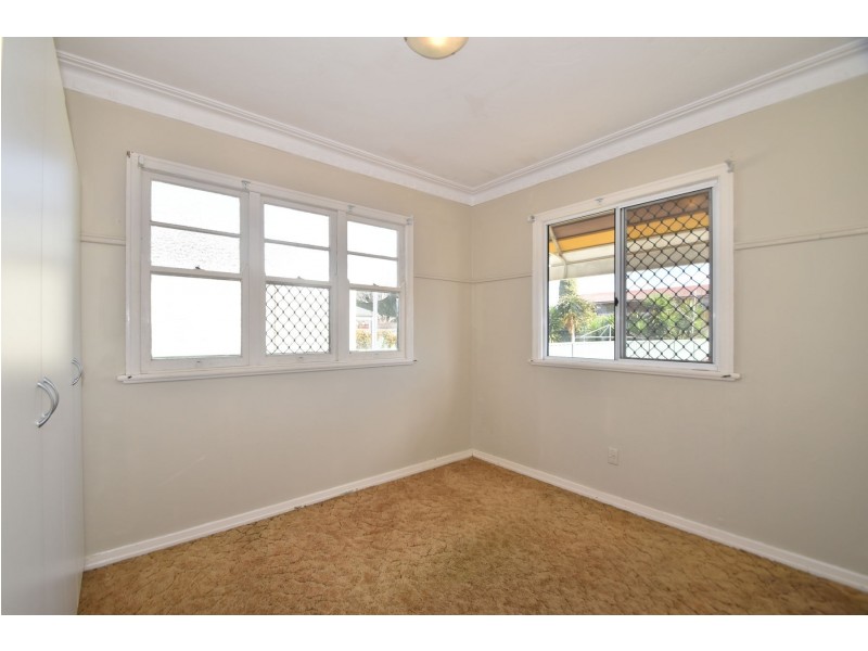 37 Gladstone Street, Newtown QLD 4350