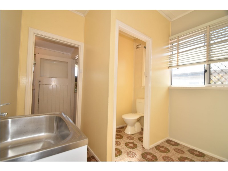 37 Gladstone Street, Newtown QLD 4350