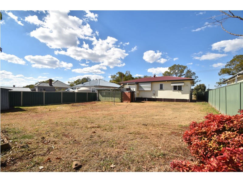 37 Gladstone Street, Newtown QLD 4350