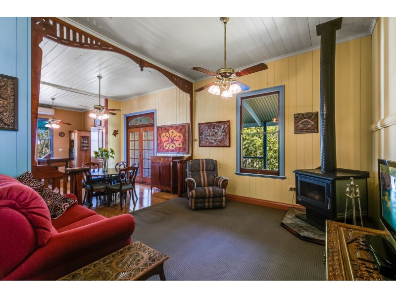 127 Koreelah Street, Upper Lockyer QLD 4352