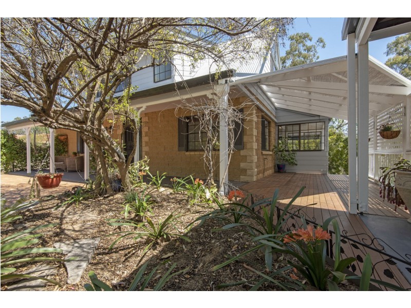 12 Clive Crescent, Withcott QLD 4352