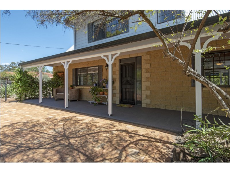 12 Clive Crescent, Withcott QLD 4352
