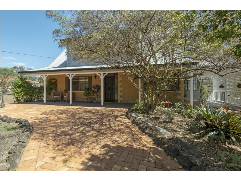 12 Clive Crescent, Withcott QLD 4352