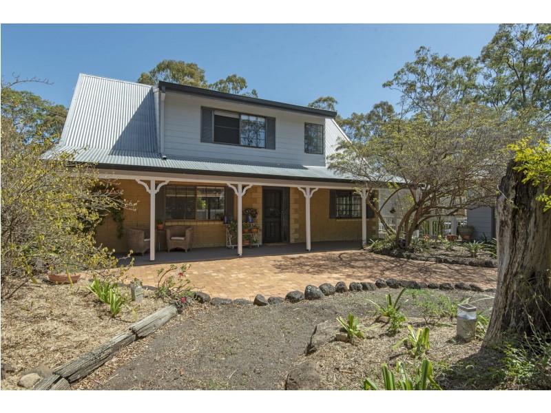 12 Clive Crescent, Withcott QLD 4352
